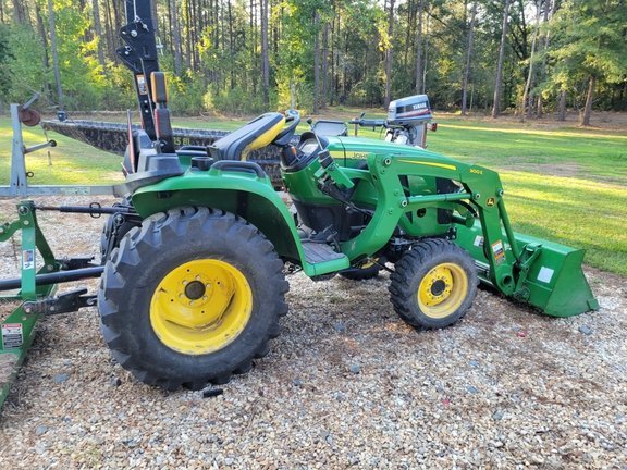 John Deere 3 Series (Mid-Size Compact Utility Tractors) 3038E