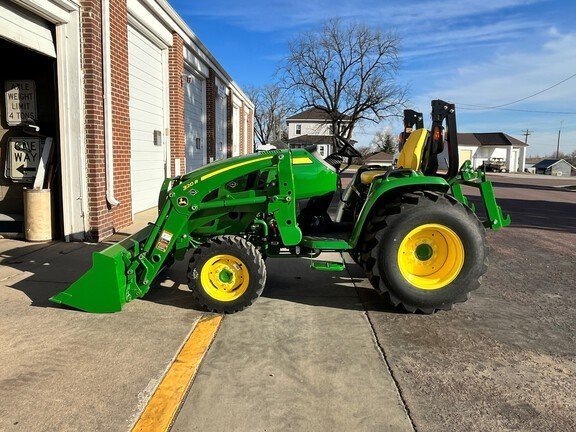 John Deere 3 Series (Mid-Size Compact Utility Tractors) 3046R