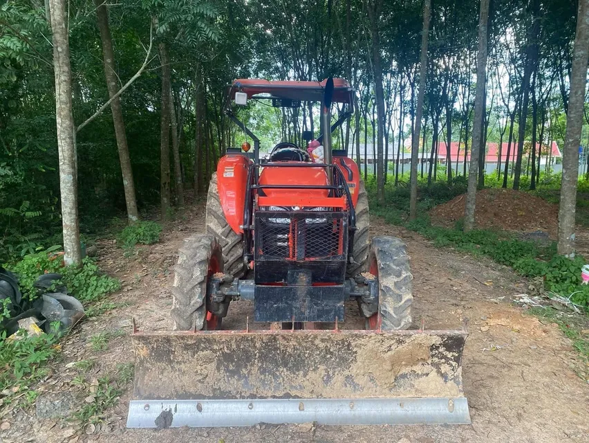 Kubota M6240 Tractor - Image 4