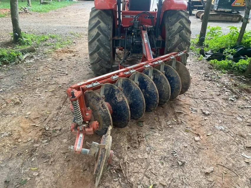 Kubota M6240 Tractor - Image 5