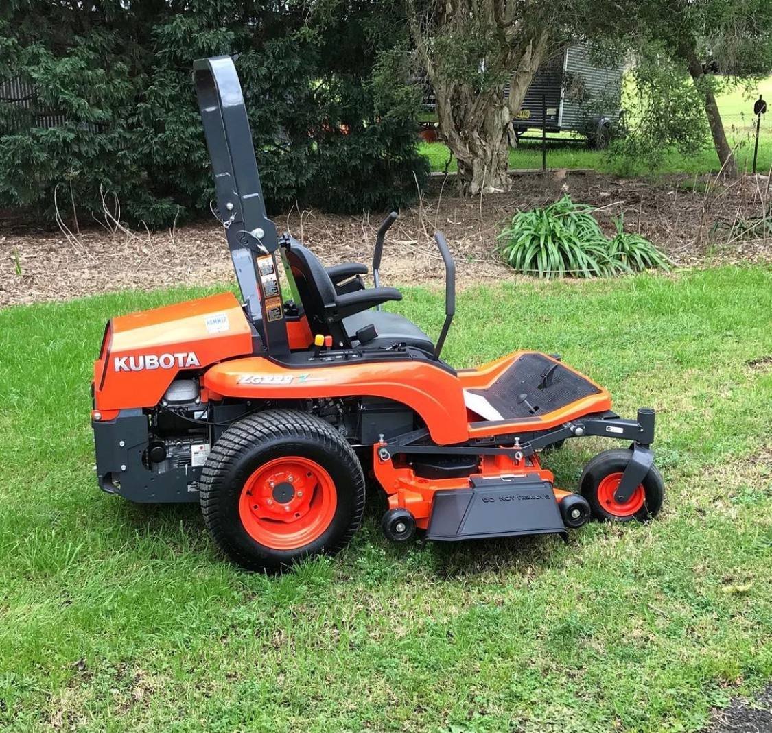 Kubota ZG222 Lawn Mower - Image 2